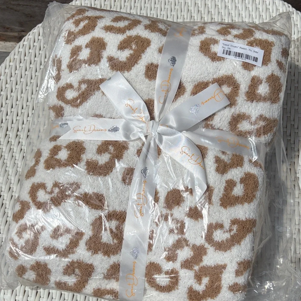 Leopard Print Cozy Chic Throw Blanket